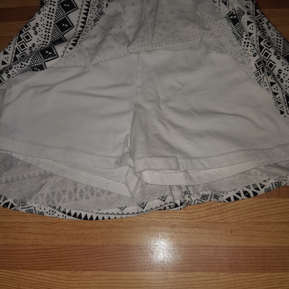Geometric Patterned Skort size 14 - Picture 3 of 5